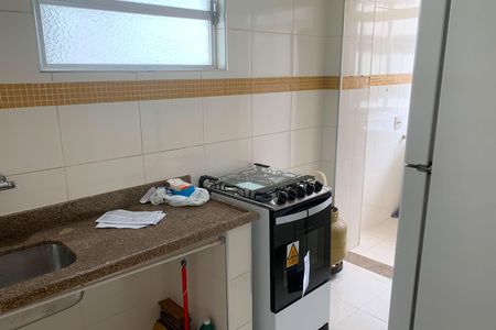 Cozinha de apartamento para alugar com 1 quarto, 60m² em Aparecida, Santos