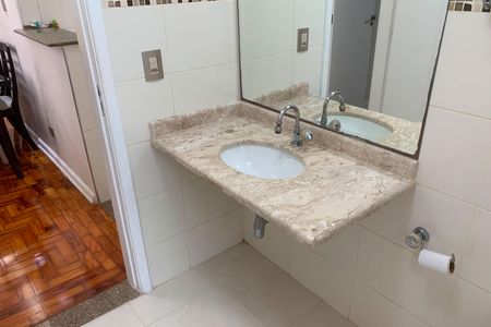 Banheiro de apartamento para alugar com 1 quarto, 60m² em Aparecida, Santos