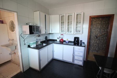 Casa para alugar com 354m², 3 quartos e 1 vagaCozinha