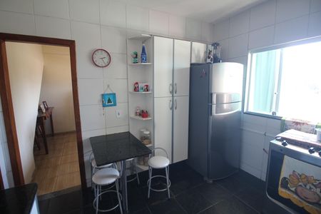 Casa para alugar com 354m², 3 quartos e 1 vagaCozinha