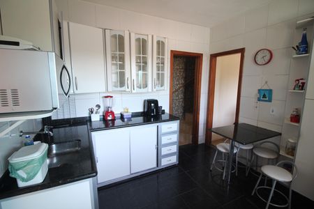Casa para alugar com 354m², 3 quartos e 1 vagaCozinha