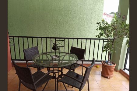 Casa de condomínio à venda com 330m², 4 quartos e 3 vagas Casa de condomínio à venda com 330m², 4 quartos e 3 vagasVaranda
