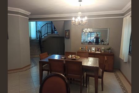 Casa de condomínio à venda com 330m², 4 quartos e 3 vagas Casa de condomínio à venda com 330m², 4 quartos e 3 vagasSala de Jantar