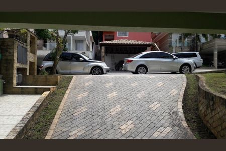 Casa de condomínio à venda com 330m², 4 quartos e 3 vagas Casa de condomínio à venda com 330m², 4 quartos e 3 vagasGaragem