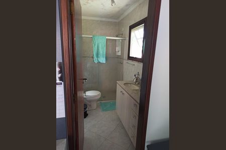 Casa de condomínio à venda com 330m², 4 quartos e 3 vagas Casa de condomínio à venda com 330m², 4 quartos e 3 vagasBanheiro 1
