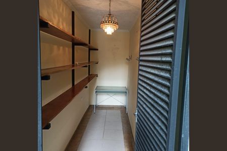 Casa de condomínio à venda com 330m², 4 quartos e 3 vagas Casa de condomínio à venda com 330m², 4 quartos e 3 vagasÁrea de Serviço