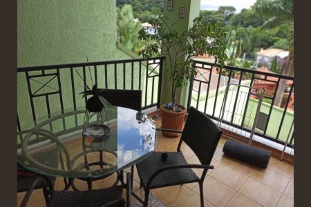 Casa de condomínio à venda com 330m², 4 quartos e 3 vagas Casa de condomínio à venda com 330m², 4 quartos e 3 vagasVaranda