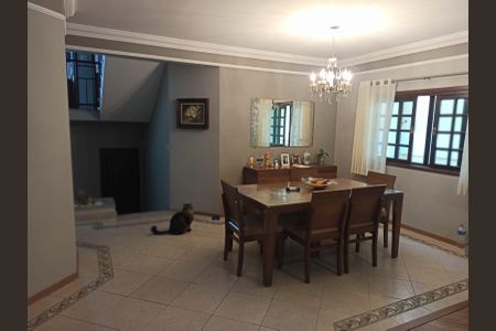 Casa de condomínio à venda com 330m², 4 quartos e 3 vagas Casa de condomínio à venda com 330m², 4 quartos e 3 vagasSala de Jantar