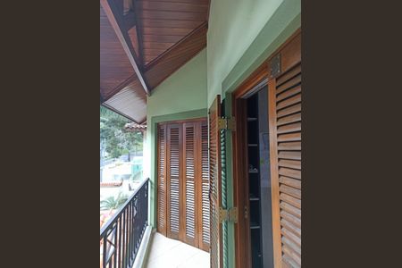 Casa de condomínio à venda com 330m², 4 quartos e 3 vagas Casa de condomínio à venda com 330m², 4 quartos e 3 vagasVaranda