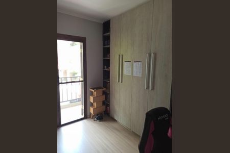 Casa de condomínio à venda com 330m², 4 quartos e 3 vagas Casa de condomínio à venda com 330m², 4 quartos e 3 vagasQuarto