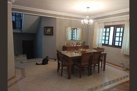 Casa de condomínio à venda com 330m², 4 quartos e 3 vagas Casa de condomínio à venda com 330m², 4 quartos e 3 vagasSala de Jantar