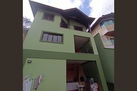 Casa de condomínio à venda com 330m², 4 quartos e 3 vagas Casa de condomínio à venda com 330m², 4 quartos e 3 vagasVaranda