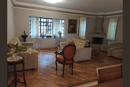 Casa de condomínio à venda com 330m², 4 quartos e 3 vagas Casa de condomínio à venda com 330m², 4 quartos e 3 vagasSala