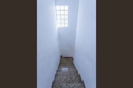 Casa para alugar com 140m², 3 quartos e 5 vagasEscada