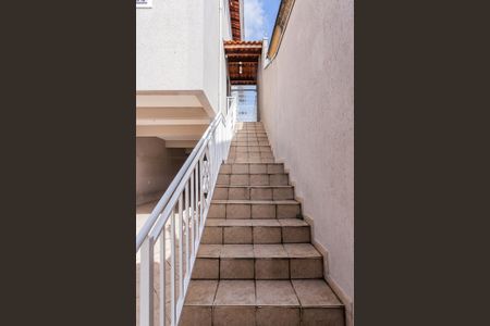 Casa para alugar com 140m², 3 quartos e 5 vagasEscada