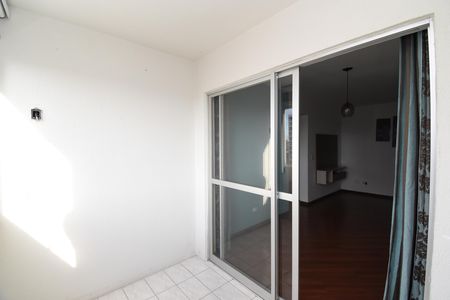 Varanda da sala de apartamento para alugar com 2 quartos, 64m² em Cabral, Curitiba