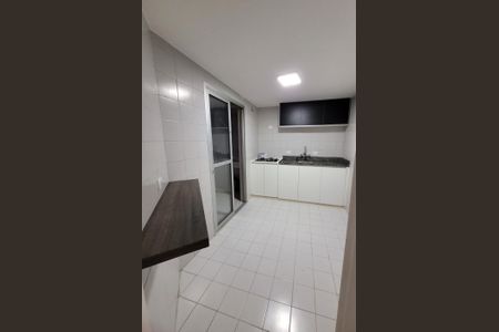Cozinha de apartamento para alugar com 3 quartos, 147m² em Vila Mathias, Santos