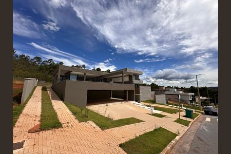 Casa de condomínio à venda com 524m², 4 quartos e 3 vagas