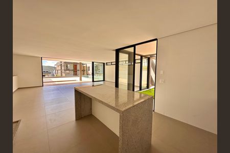 Casa de condomínio à venda com 524m², 4 quartos e 3 vagas