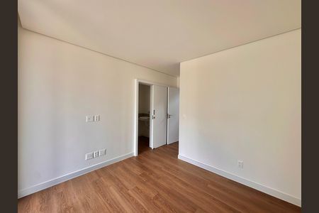 Casa de condomínio à venda com 524m², 4 quartos e 3 vagas