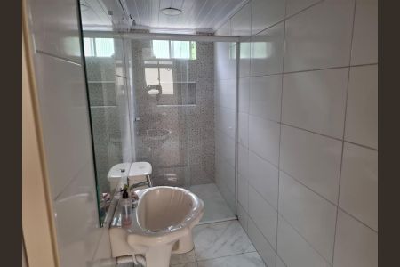 Banheiro de apartamento para alugar com 2 quartos, 52m² em Conjunto Habitacional Juscelino Kubitschek, São Paulo