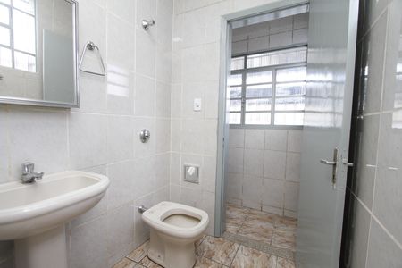 Casa à venda com 360m², 3 quartos e 6 vagasBanheiro 2