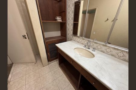 Casa à venda com 212m², 3 quartos e 2 vagas Casa à venda com 212m², 3 quartos e 2 vagasBanheiro