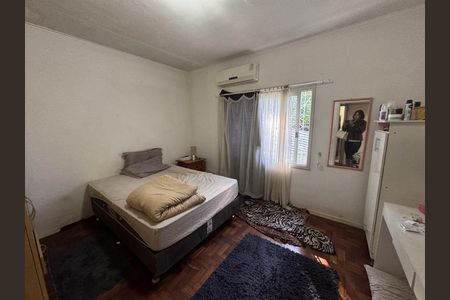 Casa à venda com 212m², 3 quartos e 2 vagas Casa à venda com 212m², 3 quartos e 2 vagasQuarto