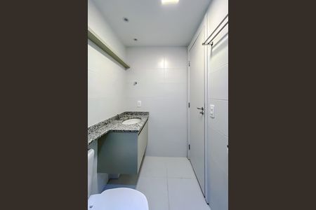 Banheiro de apartamento à venda com 2 quartos, 47m² em Vila Anastácio, São Paulo