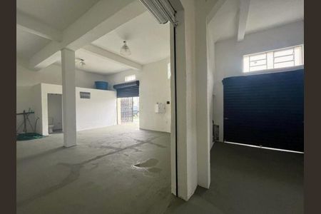 Casa à venda com 240m², 2 quartos e 4 vagas Casa à venda com 240m², 2 quartos e 4 vagasÁrea externa