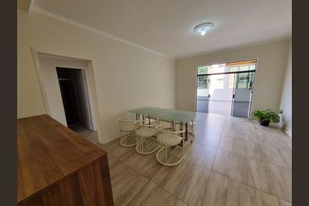 Casa à venda com 240m², 2 quartos e 4 vagas Casa à venda com 240m², 2 quartos e 4 vagasSala de Jantar