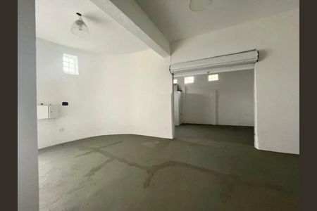 Casa à venda com 240m², 2 quartos e 4 vagas Casa à venda com 240m², 2 quartos e 4 vagasÁrea externa
