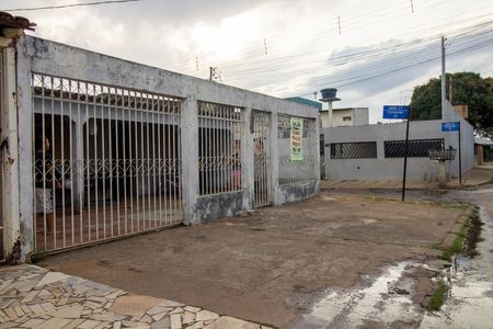 Casa à venda com 200m², 3 quartos e 3 vagas Casa à venda com 200m², 3 quartos e 3 vagasFachada