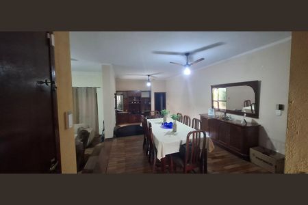 Casa para alugar com 150m², 3 quartos e 3 vagasSala