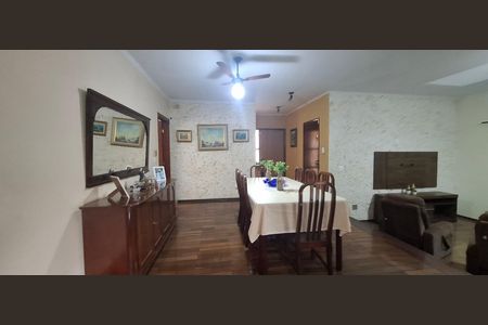 Casa para alugar com 150m², 3 quartos e 3 vagasSala