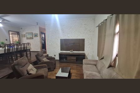 Casa para alugar com 150m², 3 quartos e 3 vagasSala