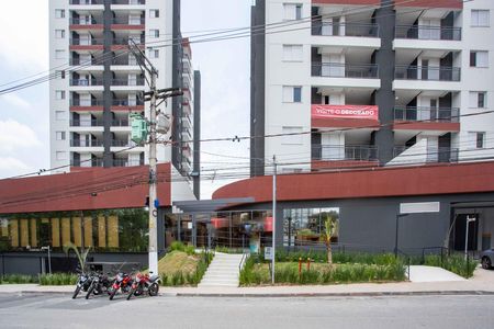 Apartamento à venda com 95m², 2 quartos e 2 vagasFachada e portaria