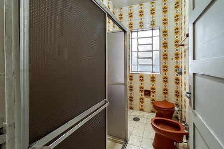 Banheiro social 2 de casa à venda com 3 quartos, 95m² em Pinheiros, São Paulo