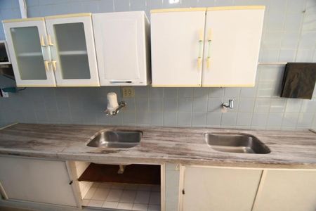Casa à venda com 230m², 3 quartos e 2 vagas Casa à venda com 230m², 3 quartos e 2 vagasCozinha