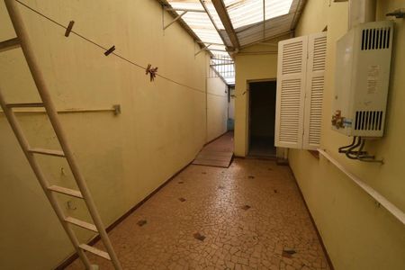 Casa à venda com 230m², 3 quartos e 2 vagas Casa à venda com 230m², 3 quartos e 2 vagasCorredor