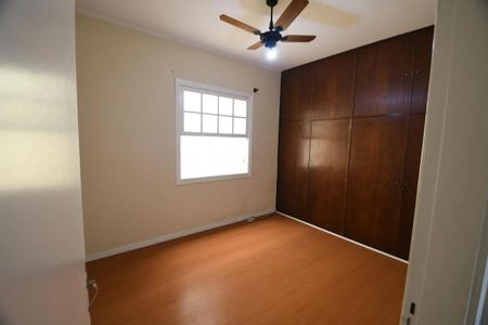 Casa à venda com 230m², 3 quartos e 2 vagas Casa à venda com 230m², 3 quartos e 2 vagasQuarto