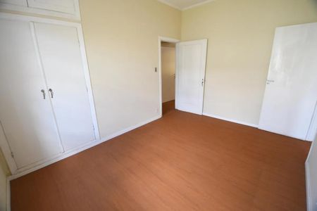 Casa à venda com 230m², 3 quartos e 2 vagas Casa à venda com 230m², 3 quartos e 2 vagasQuarto