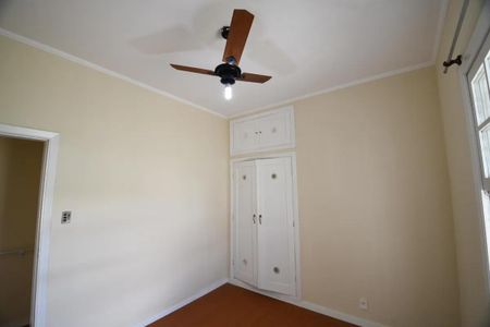 Casa à venda com 230m², 3 quartos e 2 vagas Casa à venda com 230m², 3 quartos e 2 vagasQuarto