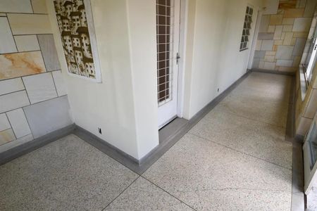 Casa à venda com 230m², 3 quartos e 2 vagas Casa à venda com 230m², 3 quartos e 2 vagasCorredor