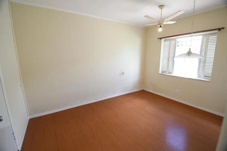 Casa à venda com 230m², 3 quartos e 2 vagas Casa à venda com 230m², 3 quartos e 2 vagasQuarto