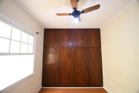 Casa à venda com 230m², 3 quartos e 2 vagas Casa à venda com 230m², 3 quartos e 2 vagasQuarto