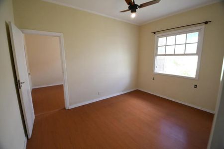 Casa à venda com 230m², 3 quartos e 2 vagas Casa à venda com 230m², 3 quartos e 2 vagasQuarto