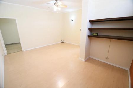 Casa à venda com 230m², 3 quartos e 2 vagas Casa à venda com 230m², 3 quartos e 2 vagasQuarto