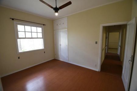 Casa à venda com 230m², 3 quartos e 2 vagas Casa à venda com 230m², 3 quartos e 2 vagasQuarto