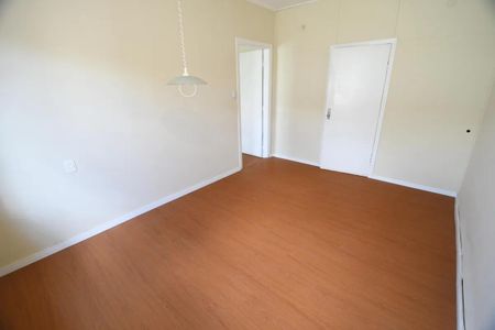 Casa à venda com 230m², 3 quartos e 2 vagas Casa à venda com 230m², 3 quartos e 2 vagasSala